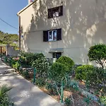 Petra Apartment *